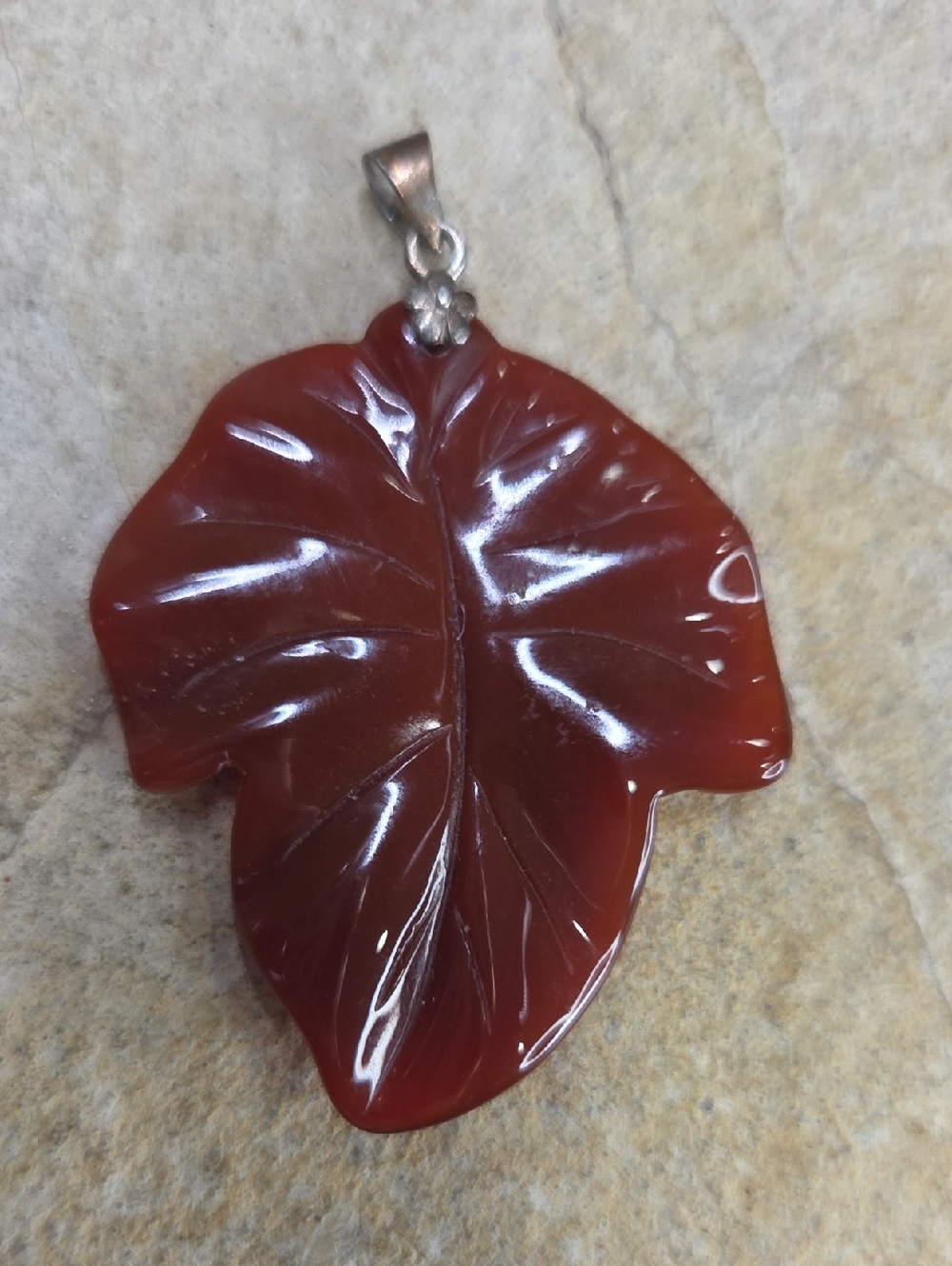 925 Sterling Silver And Carnelian Agate Carved Leaf Pendant Necklace
